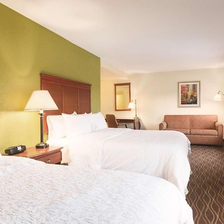 Hampton Inn & Suites Гринфилд Экстерьер фото