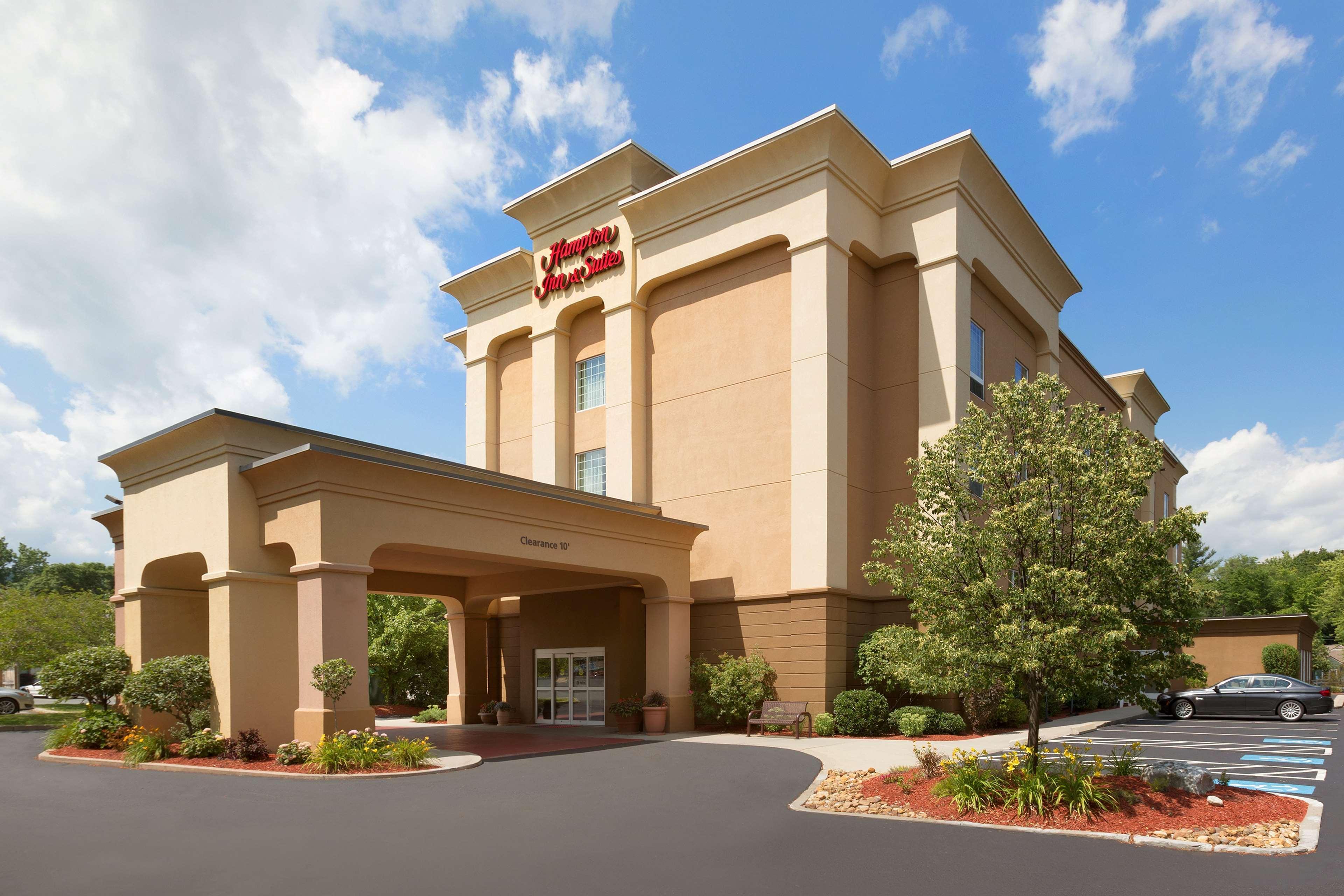 Hampton Inn & Suites Гринфилд Экстерьер фото
