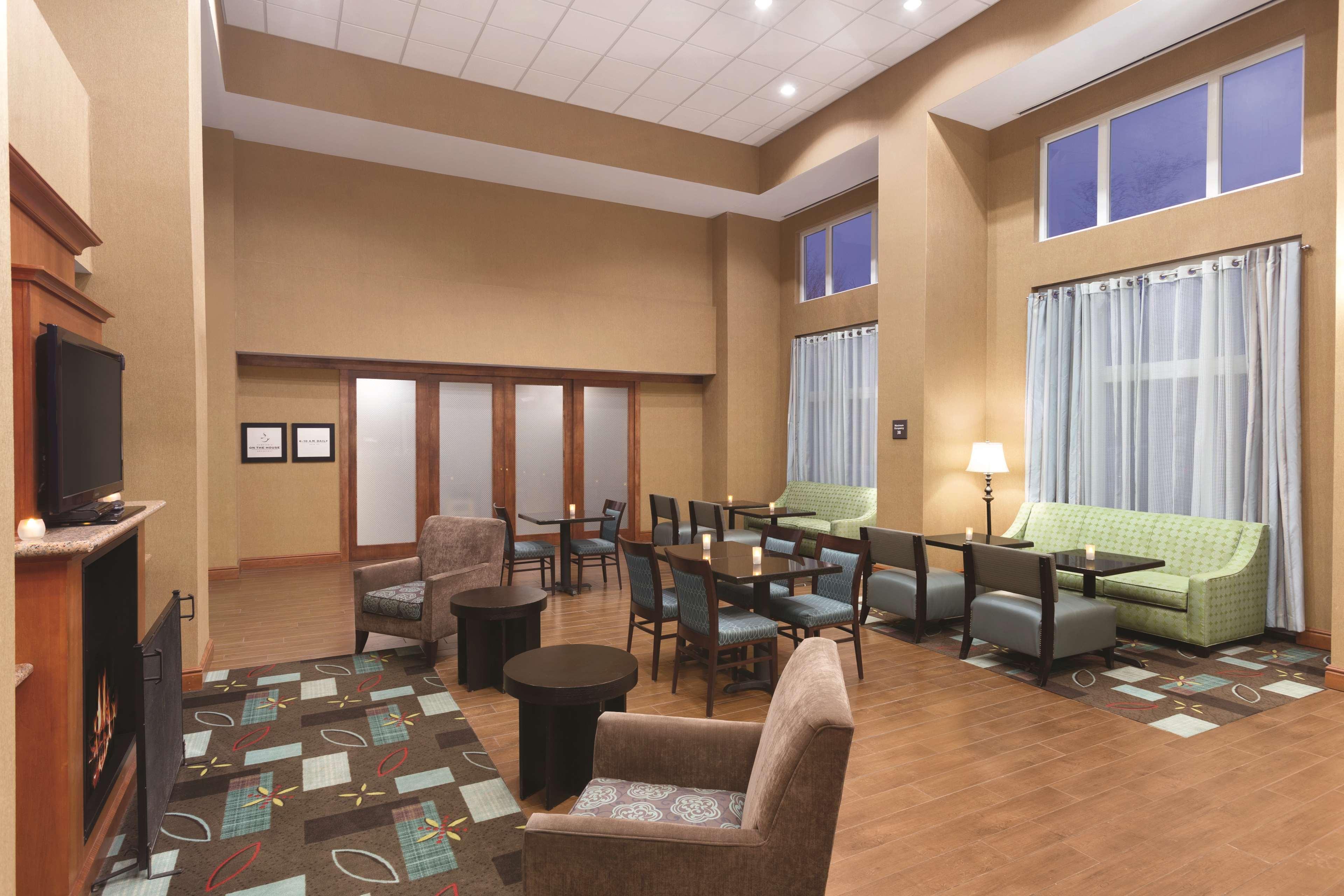 Hampton Inn & Suites Гринфилд Экстерьер фото