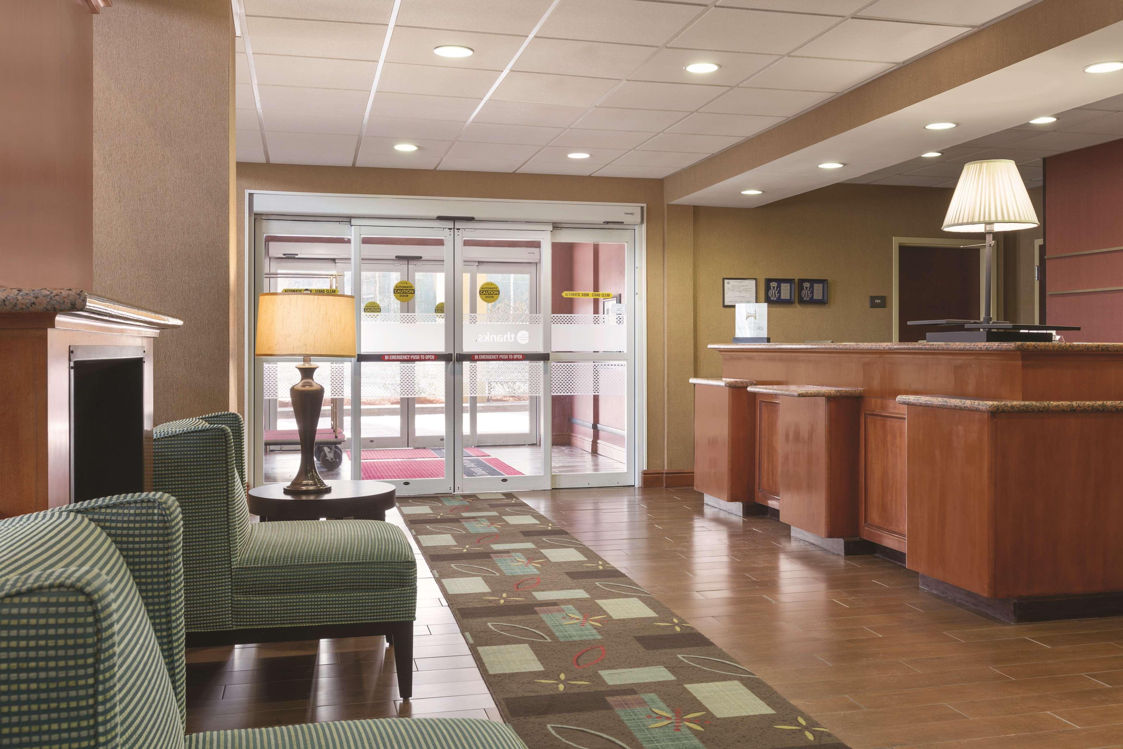 Hampton Inn & Suites Гринфилд Экстерьер фото