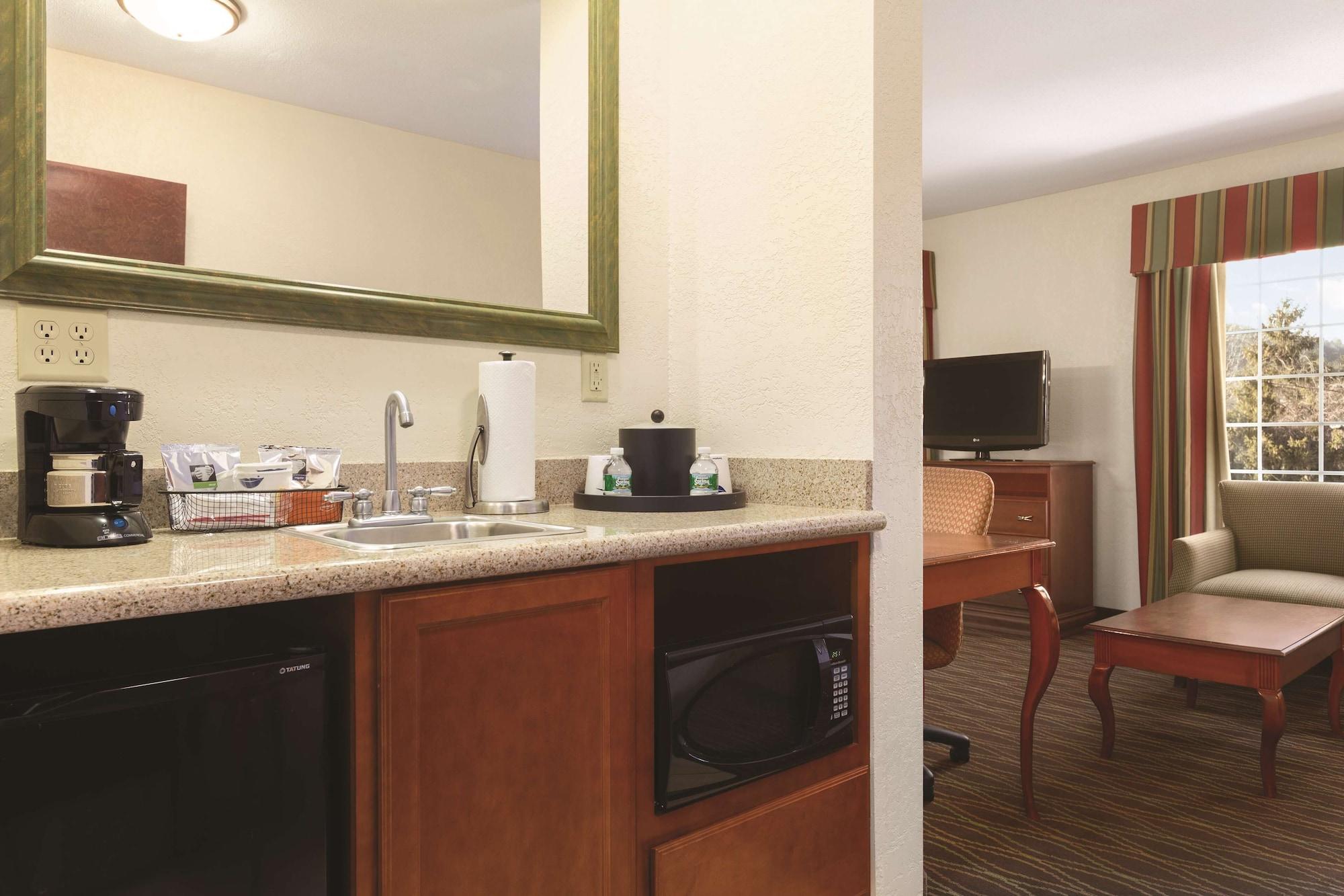 Hampton Inn & Suites Гринфилд Экстерьер фото