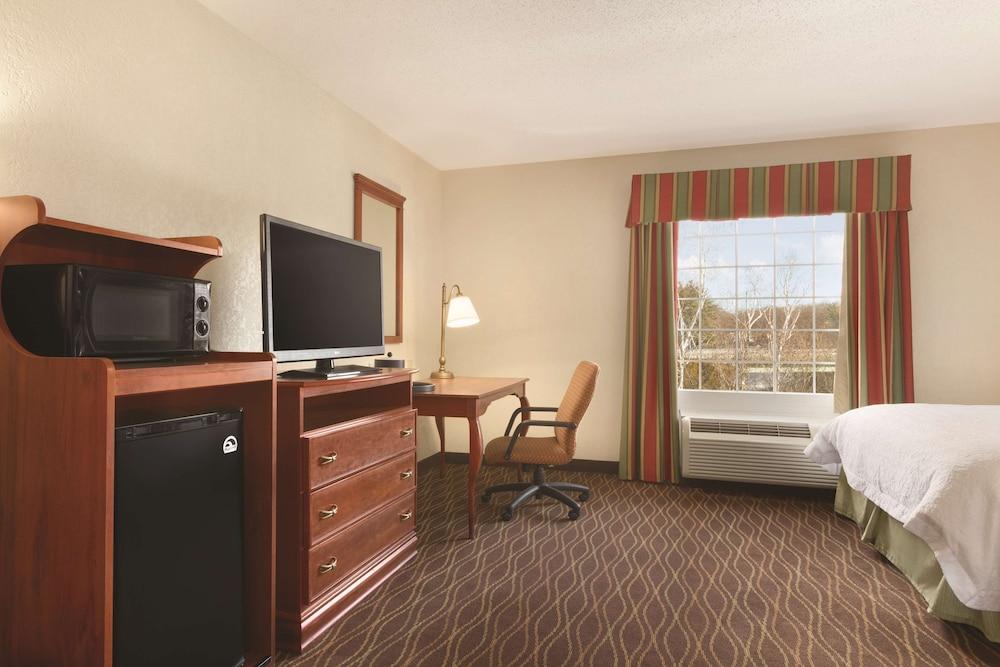 Hampton Inn & Suites Гринфилд Экстерьер фото
