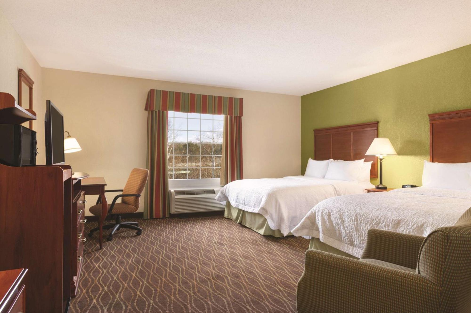 Hampton Inn & Suites Гринфилд Экстерьер фото