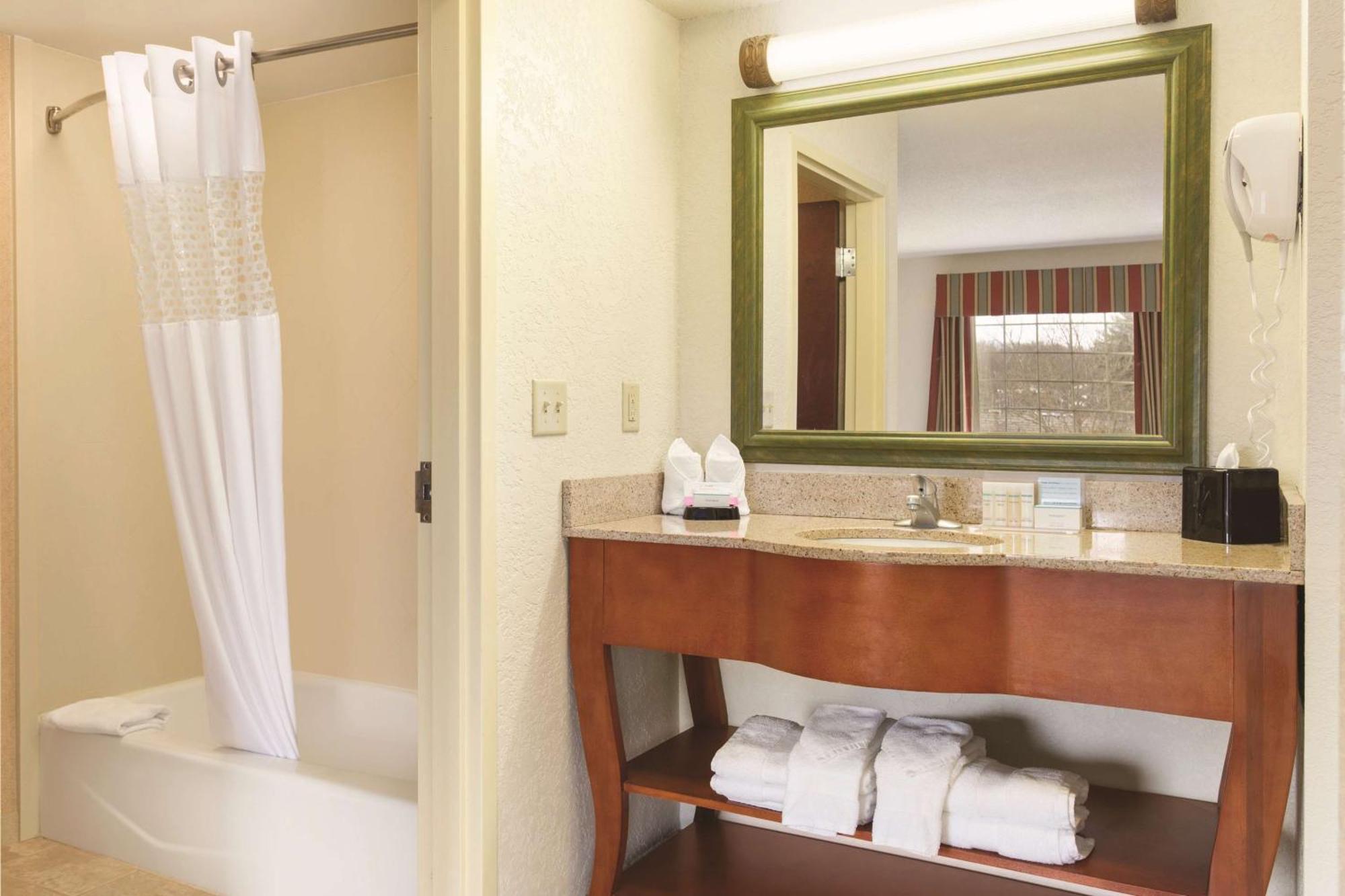 Hampton Inn & Suites Гринфилд Экстерьер фото
