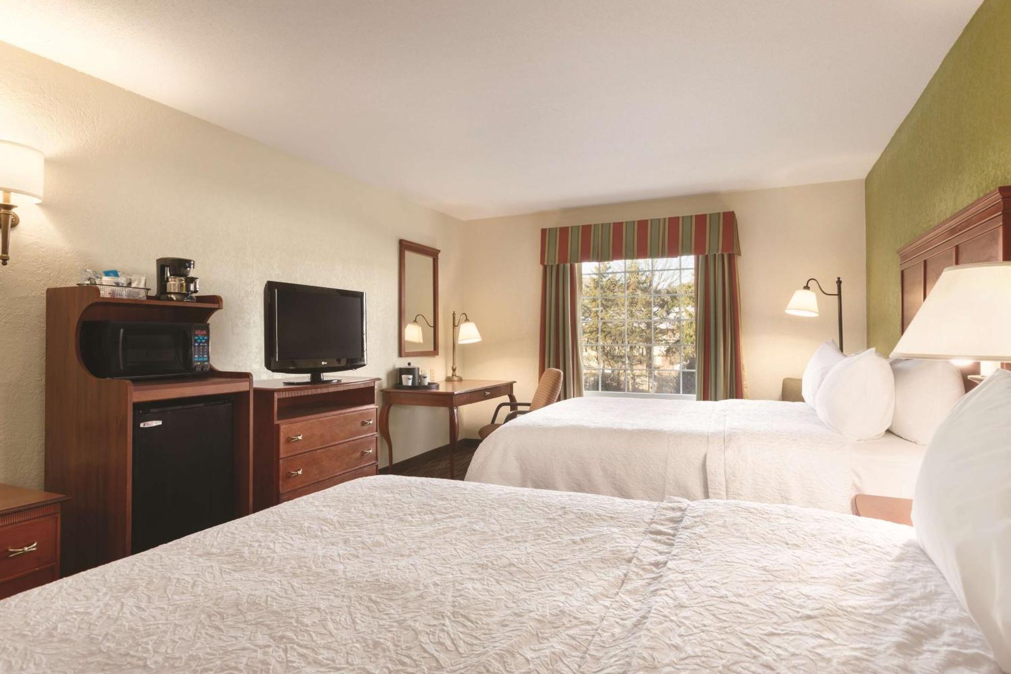 Hampton Inn & Suites Гринфилд Экстерьер фото