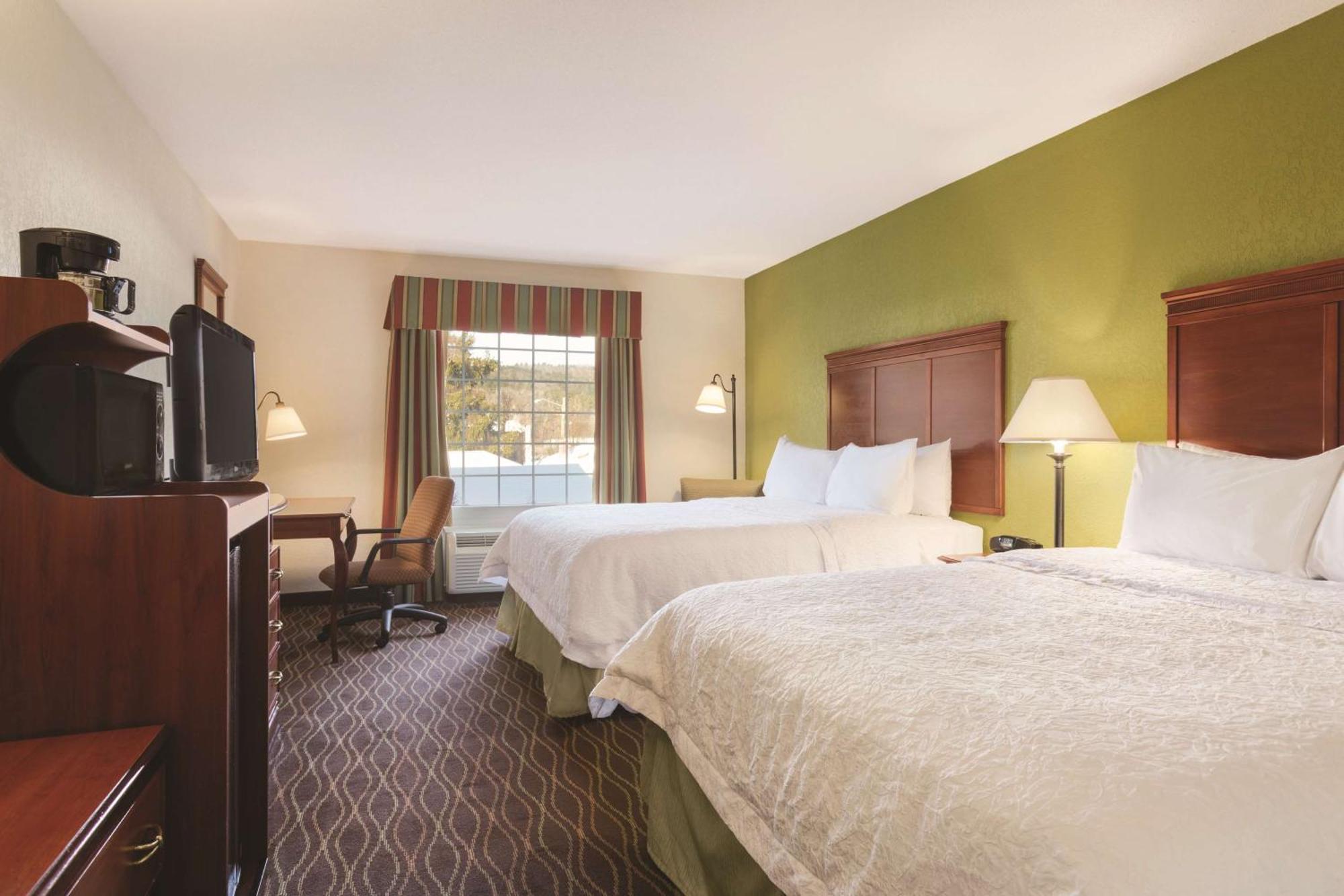 Hampton Inn & Suites Гринфилд Экстерьер фото