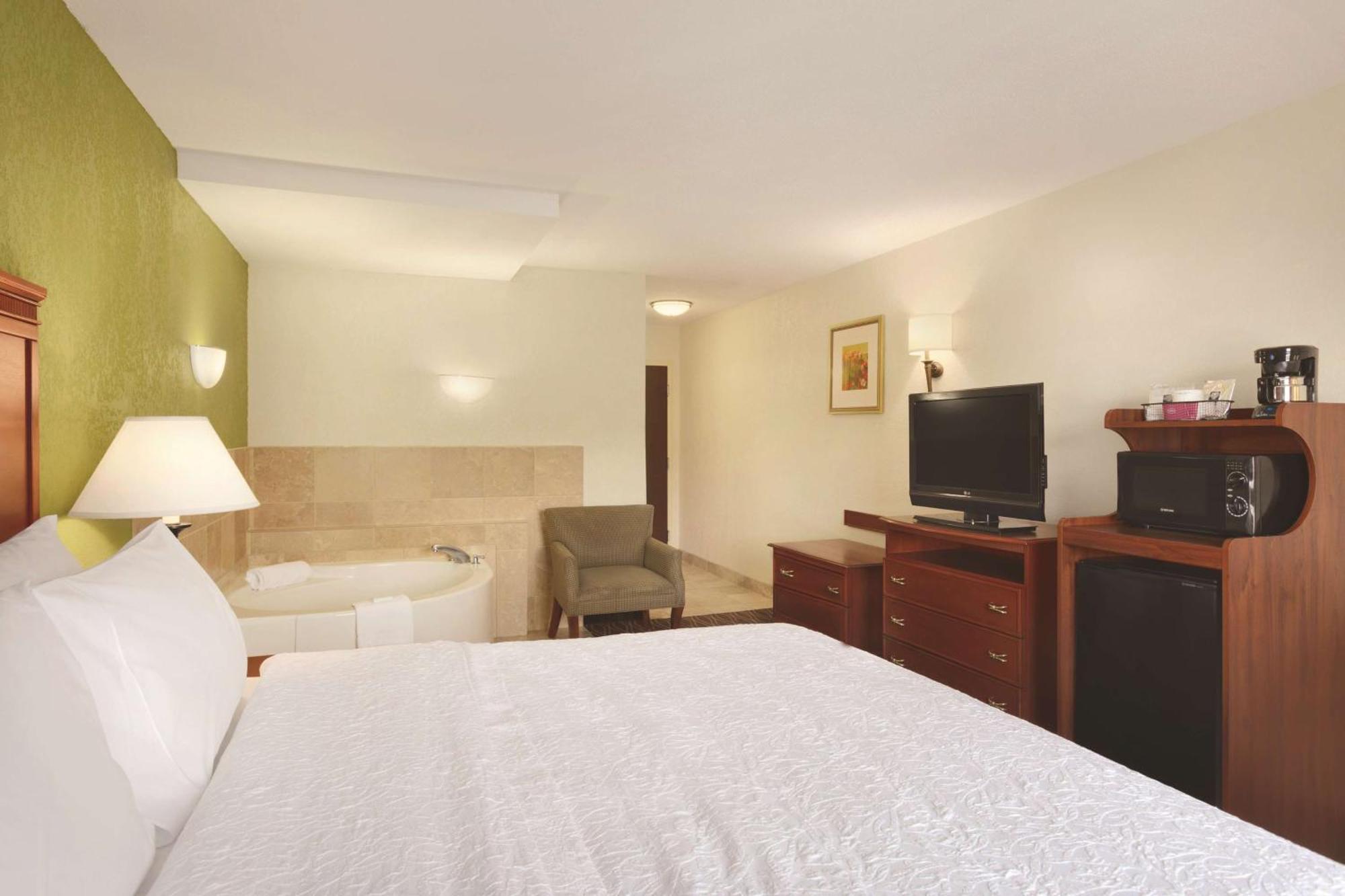 Hampton Inn & Suites Гринфилд Экстерьер фото