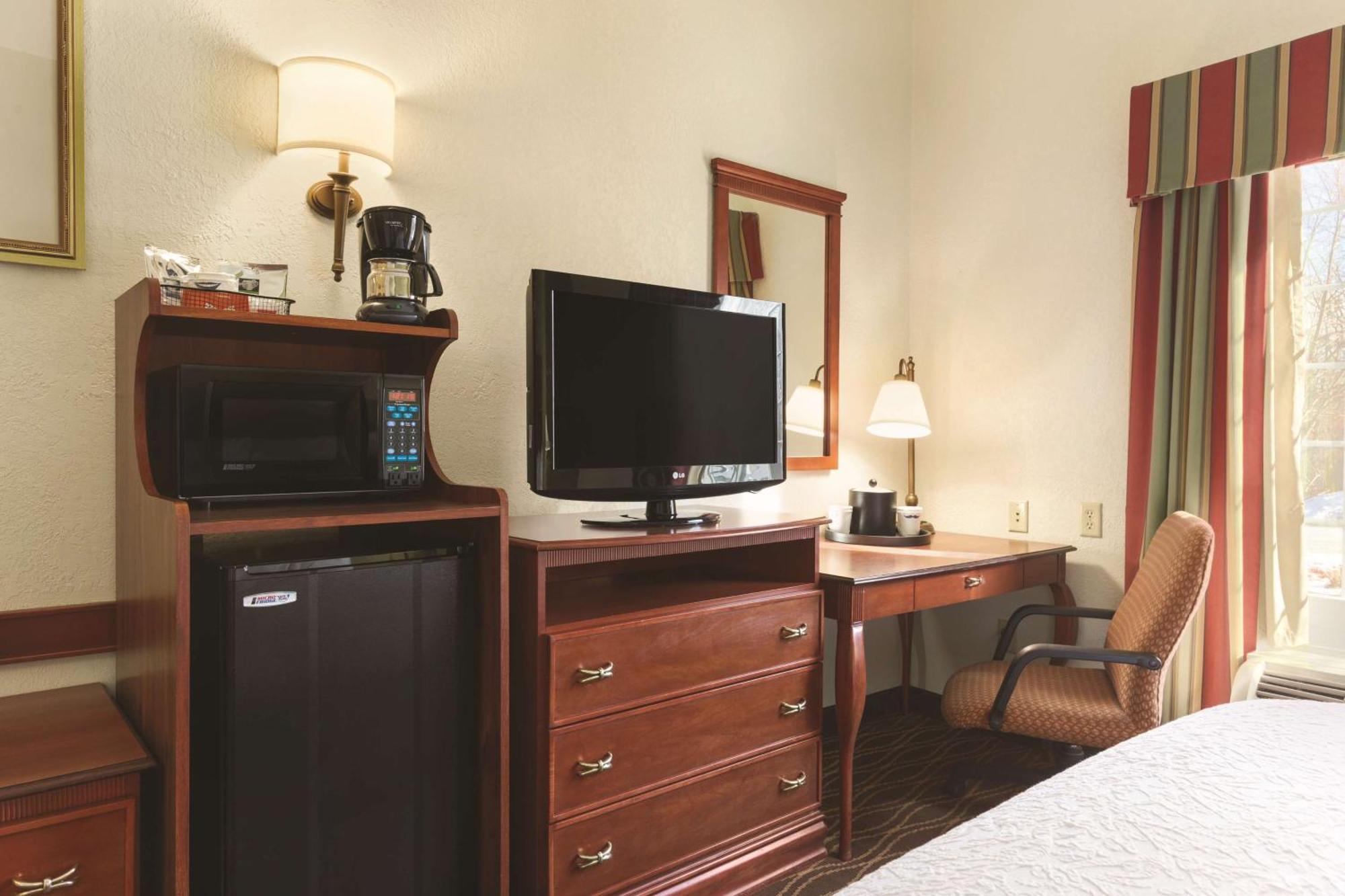Hampton Inn & Suites Гринфилд Экстерьер фото