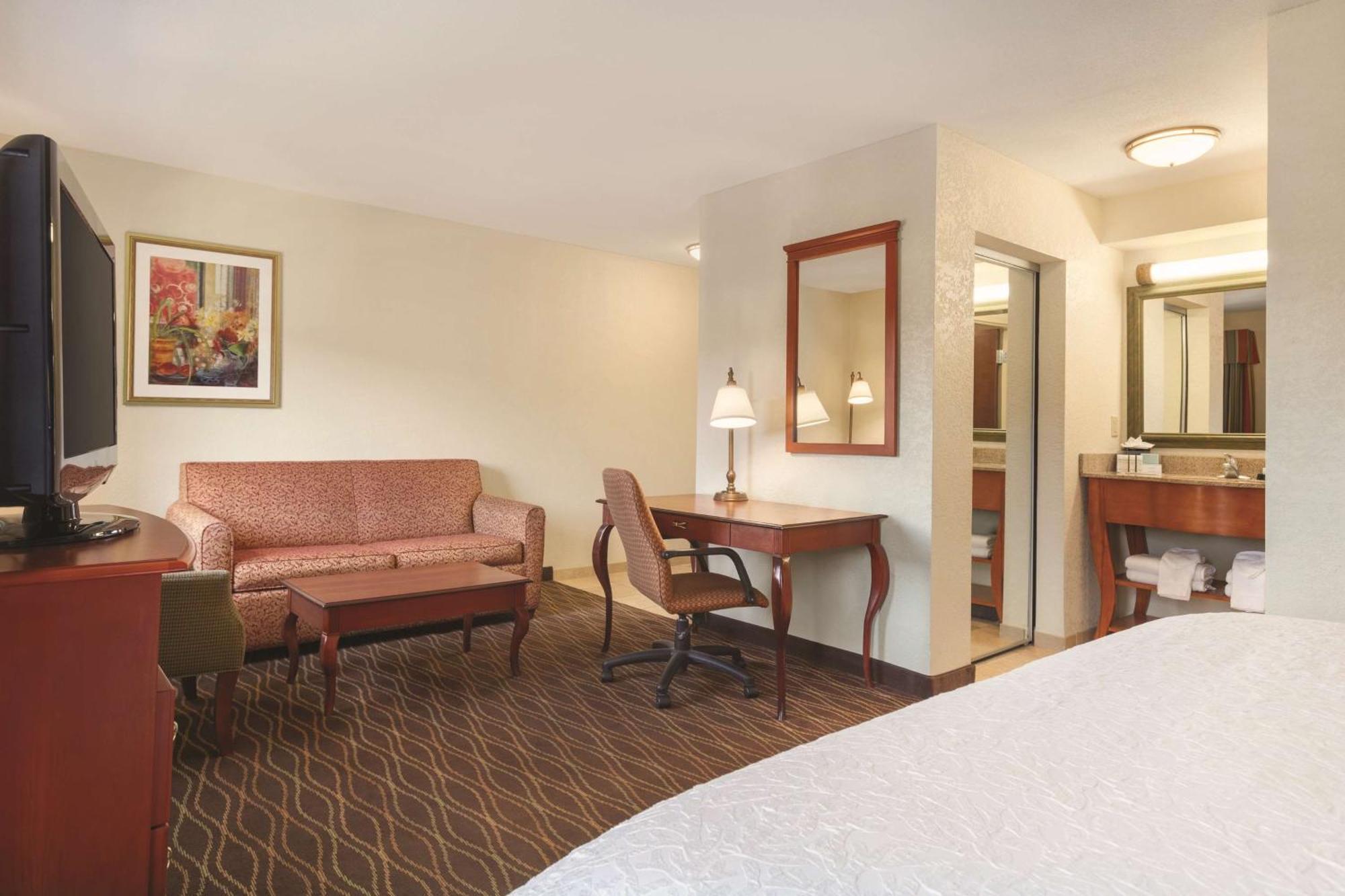 Hampton Inn & Suites Гринфилд Экстерьер фото