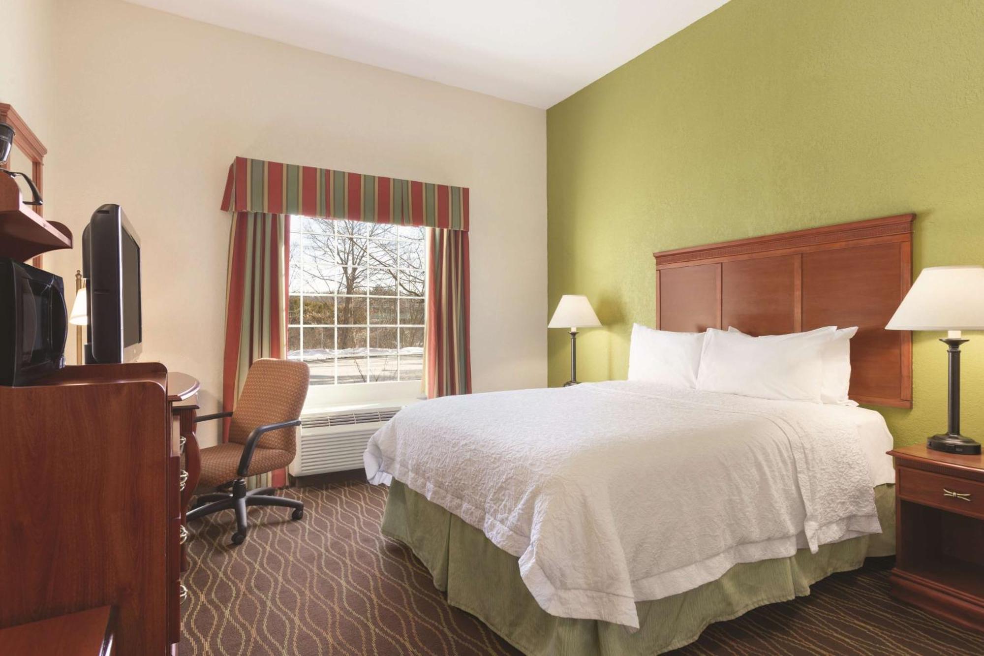 Hampton Inn & Suites Гринфилд Экстерьер фото