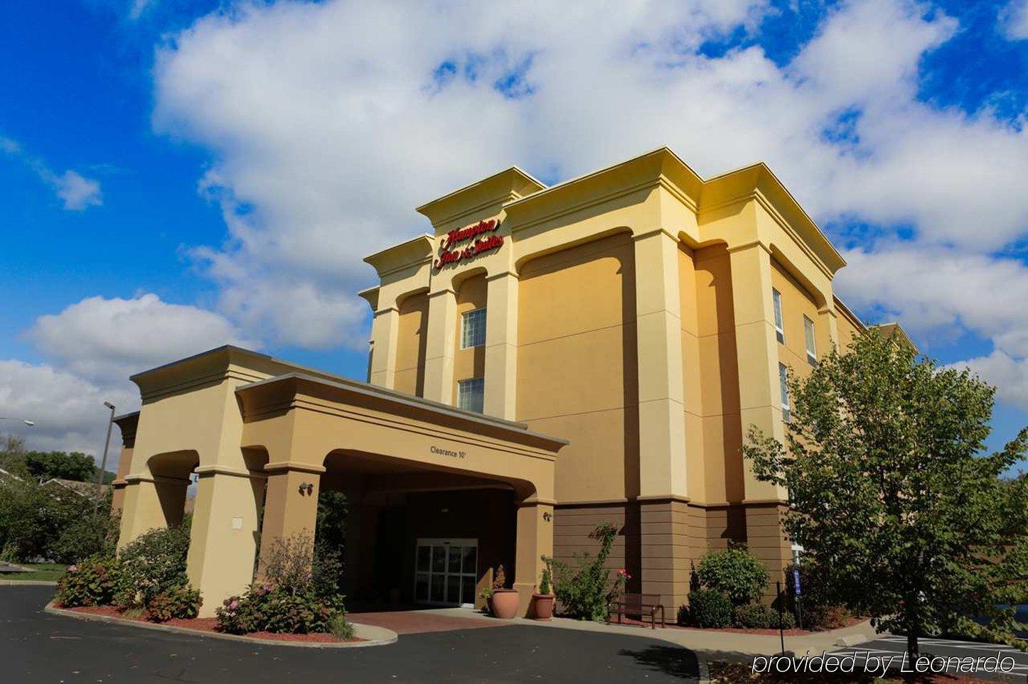 Hampton Inn & Suites Гринфилд Экстерьер фото