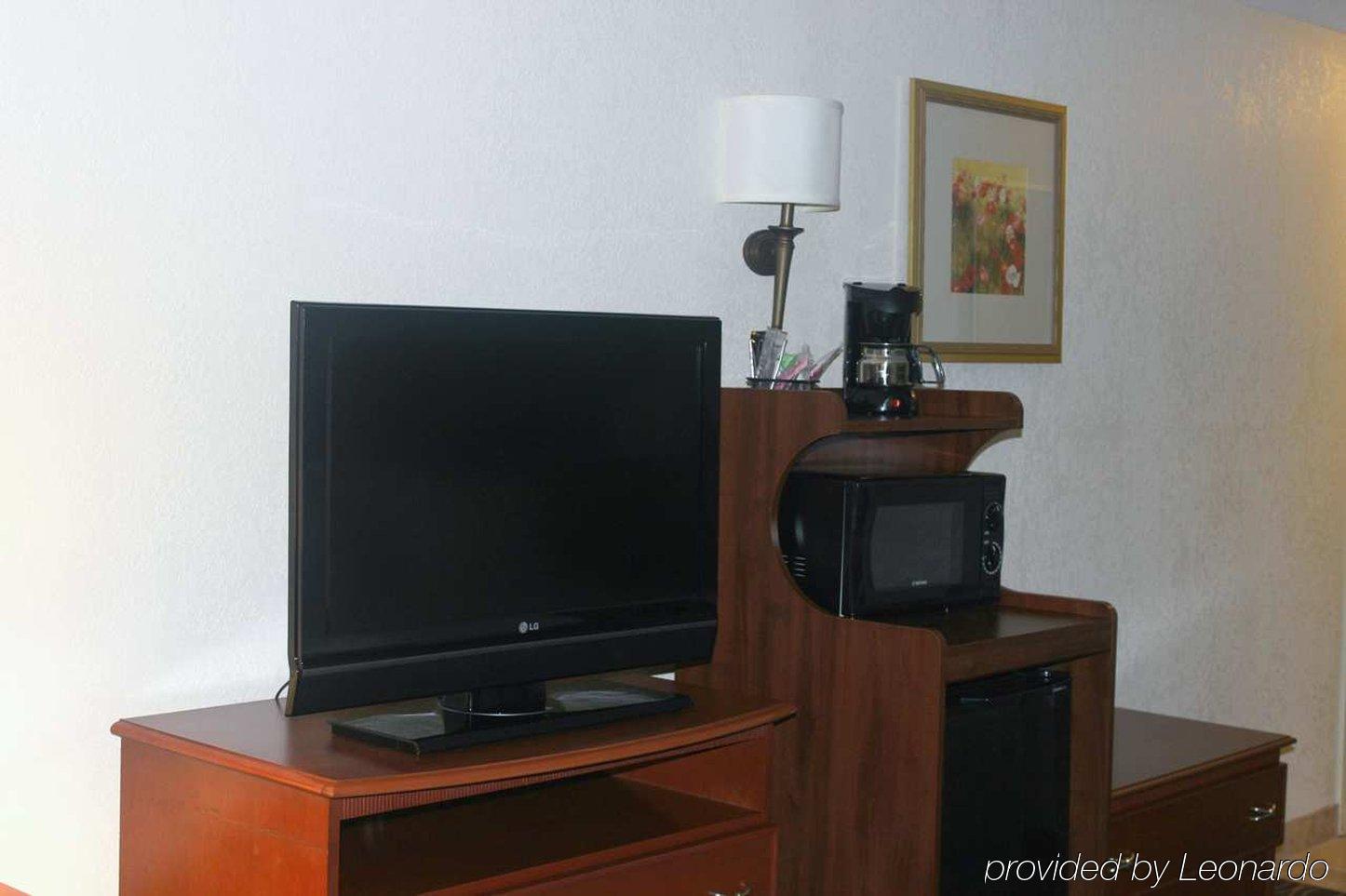 Hampton Inn & Suites Гринфилд Экстерьер фото