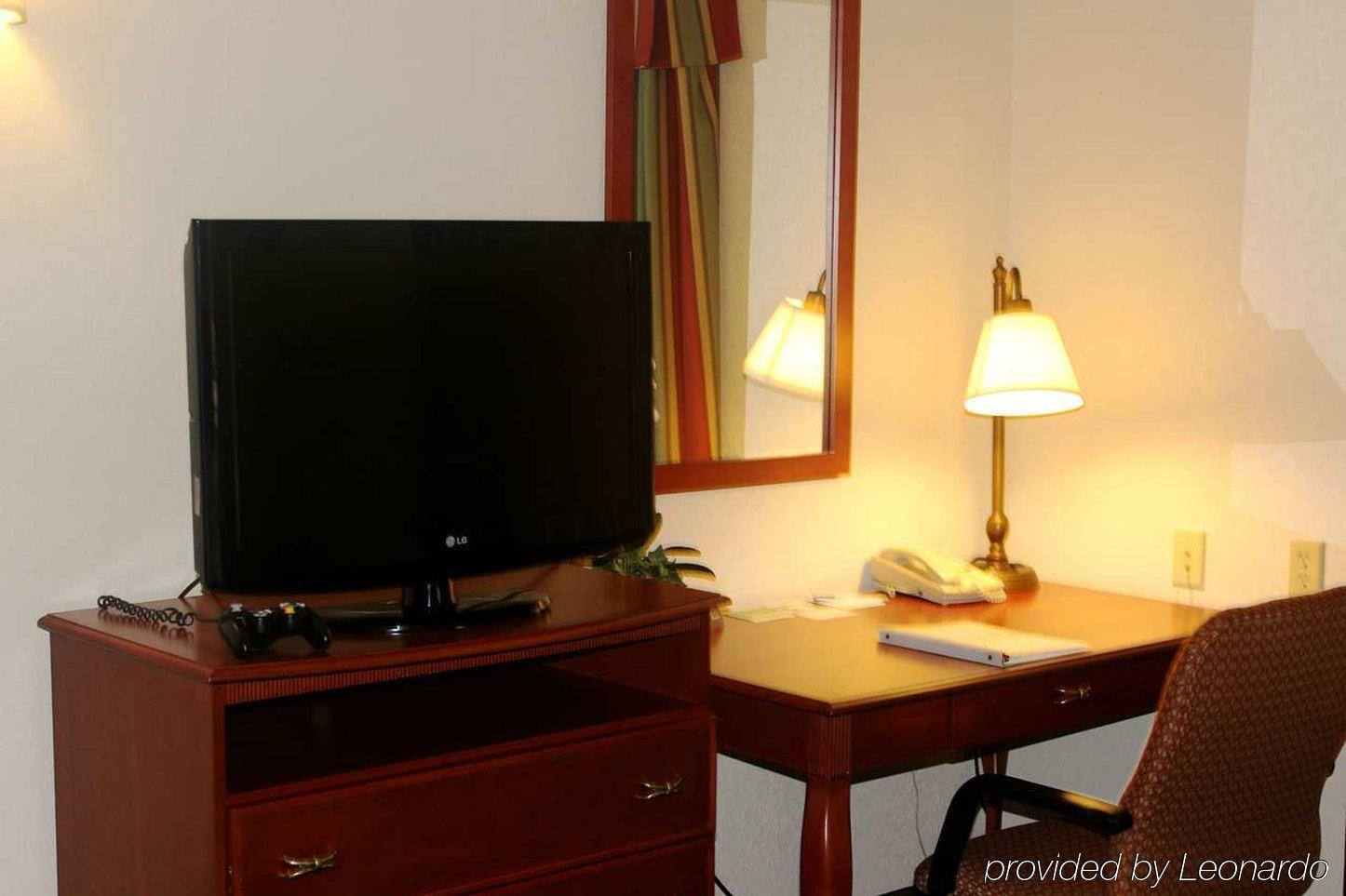 Hampton Inn & Suites Гринфилд Экстерьер фото