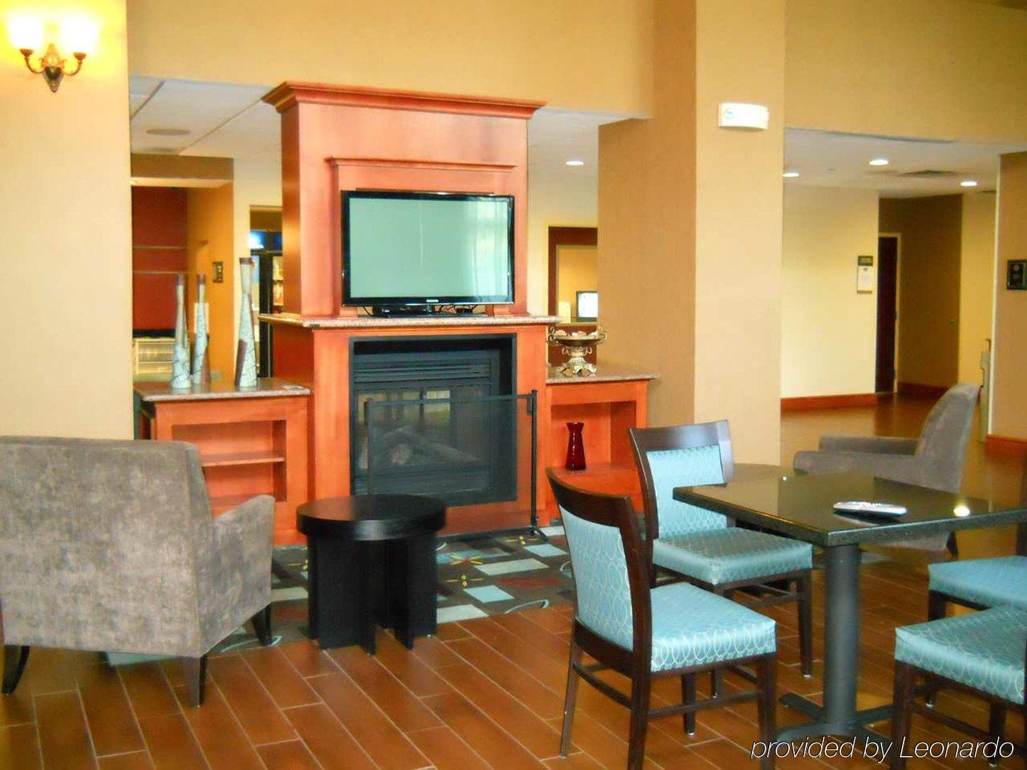 Hampton Inn & Suites Гринфилд Экстерьер фото