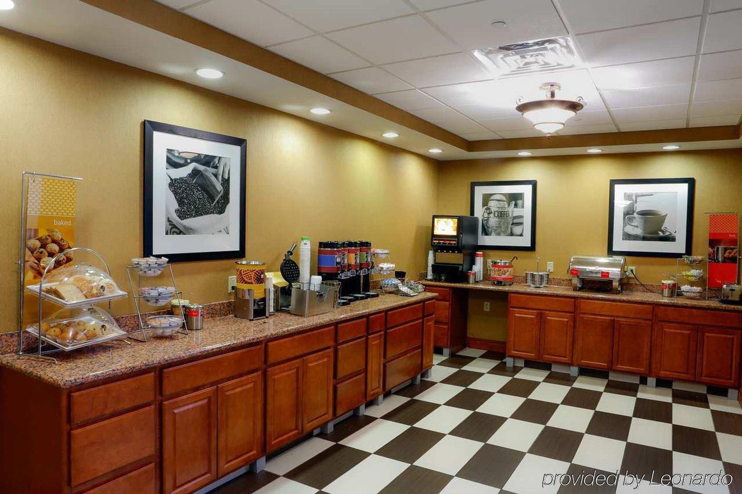 Hampton Inn & Suites Гринфилд Экстерьер фото